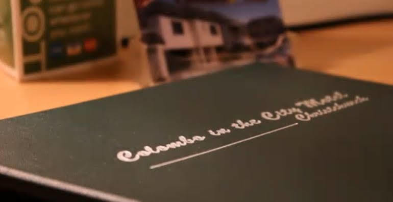 Colombo In The City Christchurch Luaran gambar A book with a dedication